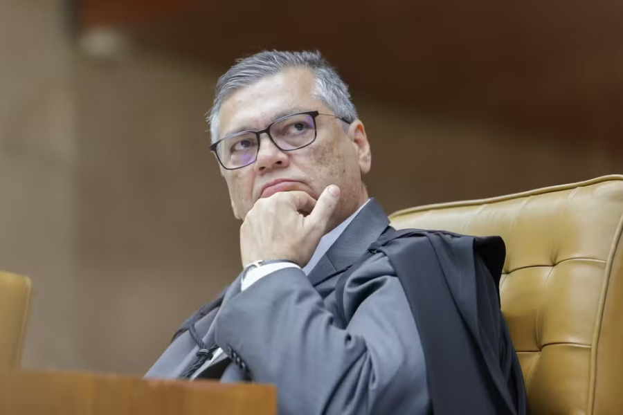 Sem transparência, Dino trava 1.200 emendas da Saúde por falta de clareza sobre destino