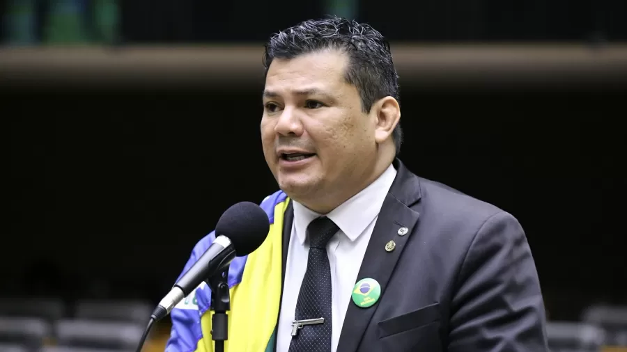 Câmara pede suspensão de Gilvan da Federal por ofensas contra Gleisi Hoffmann