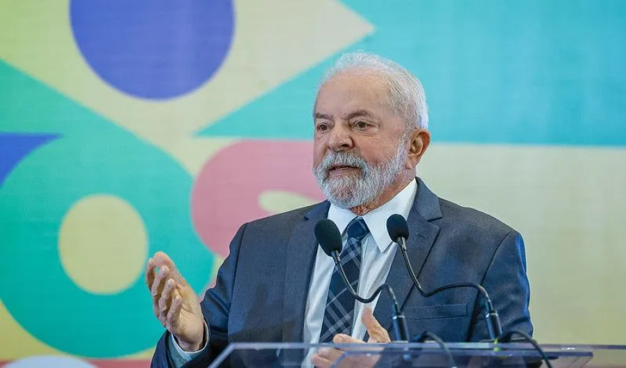 Lula parabeniza novo Papa e pede que siga legado de Francisco