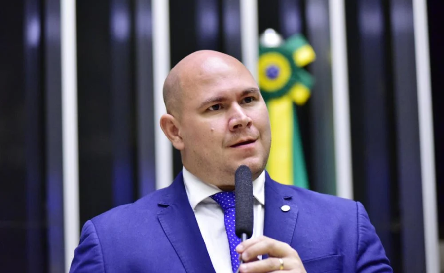 Prefeito de Cuiabá altera lei e garante segurança para si, família e vice-prefeita