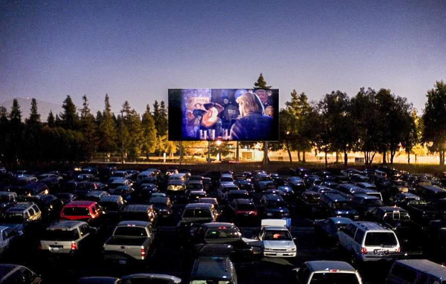 Cine Drive-in estreia com exibição de Dirty Dancing em praça de Anápolis